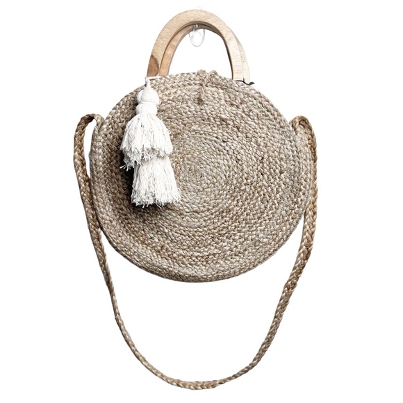 Zara Handbags - NWT Zara Natural Jute Circle Bag With Tassel With Callout